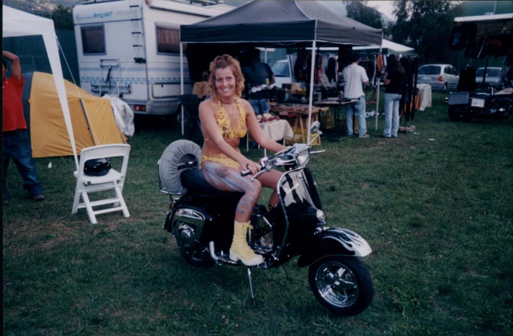 vespagirl2.jpg