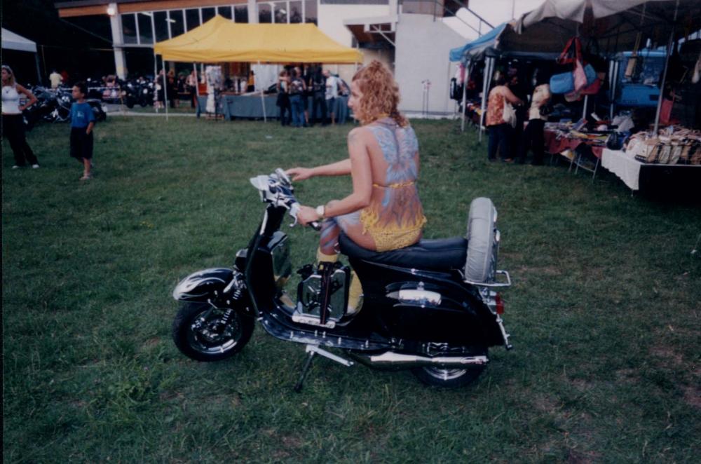 vespagirl3.jpg