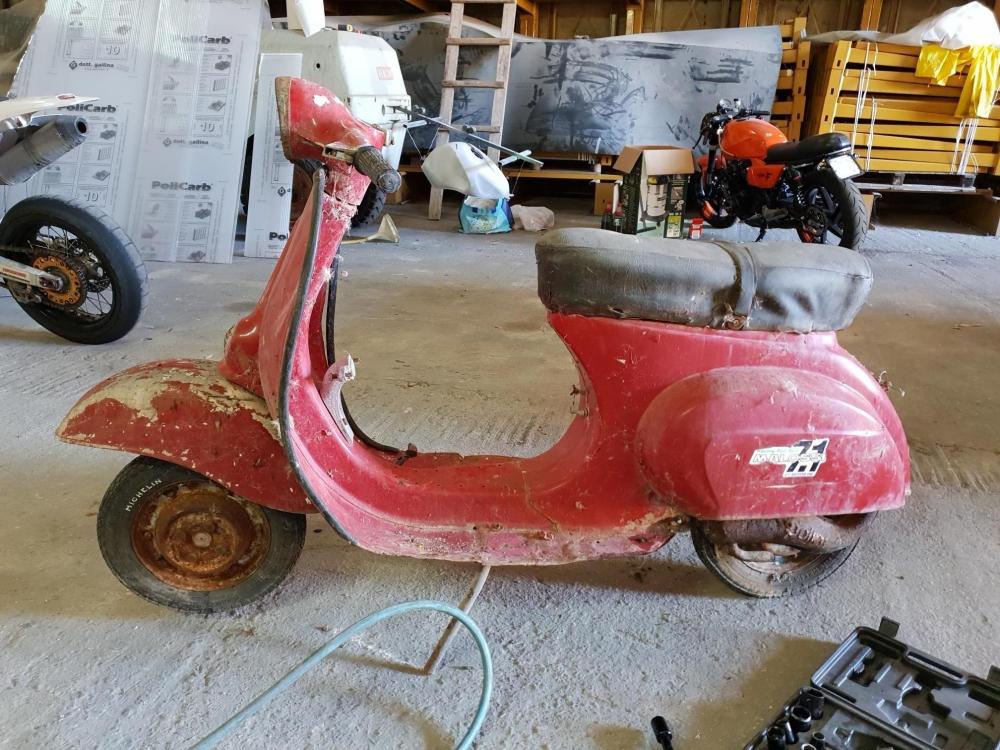 vespa.thumb.jpg.c6b36af508229ddccdd75af7f262c456.jpg